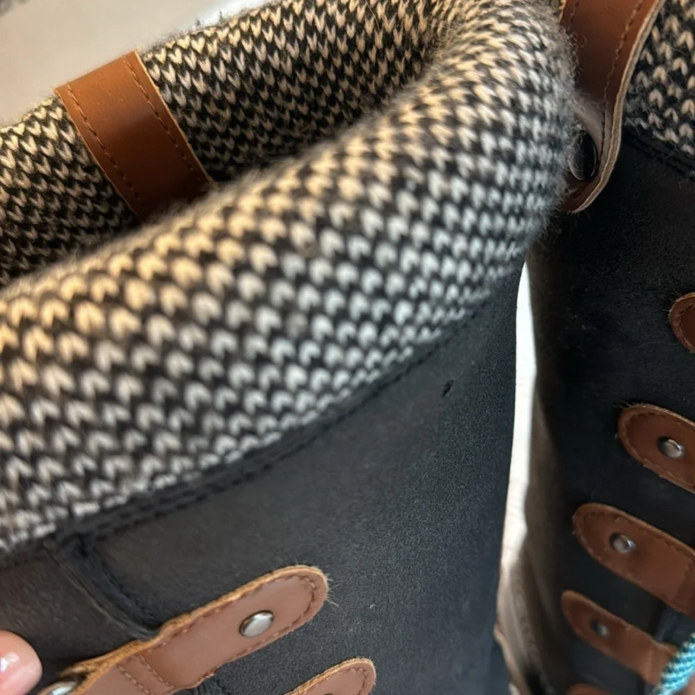 Esprit Duck Boots Blue Black Brown White  size 6.5